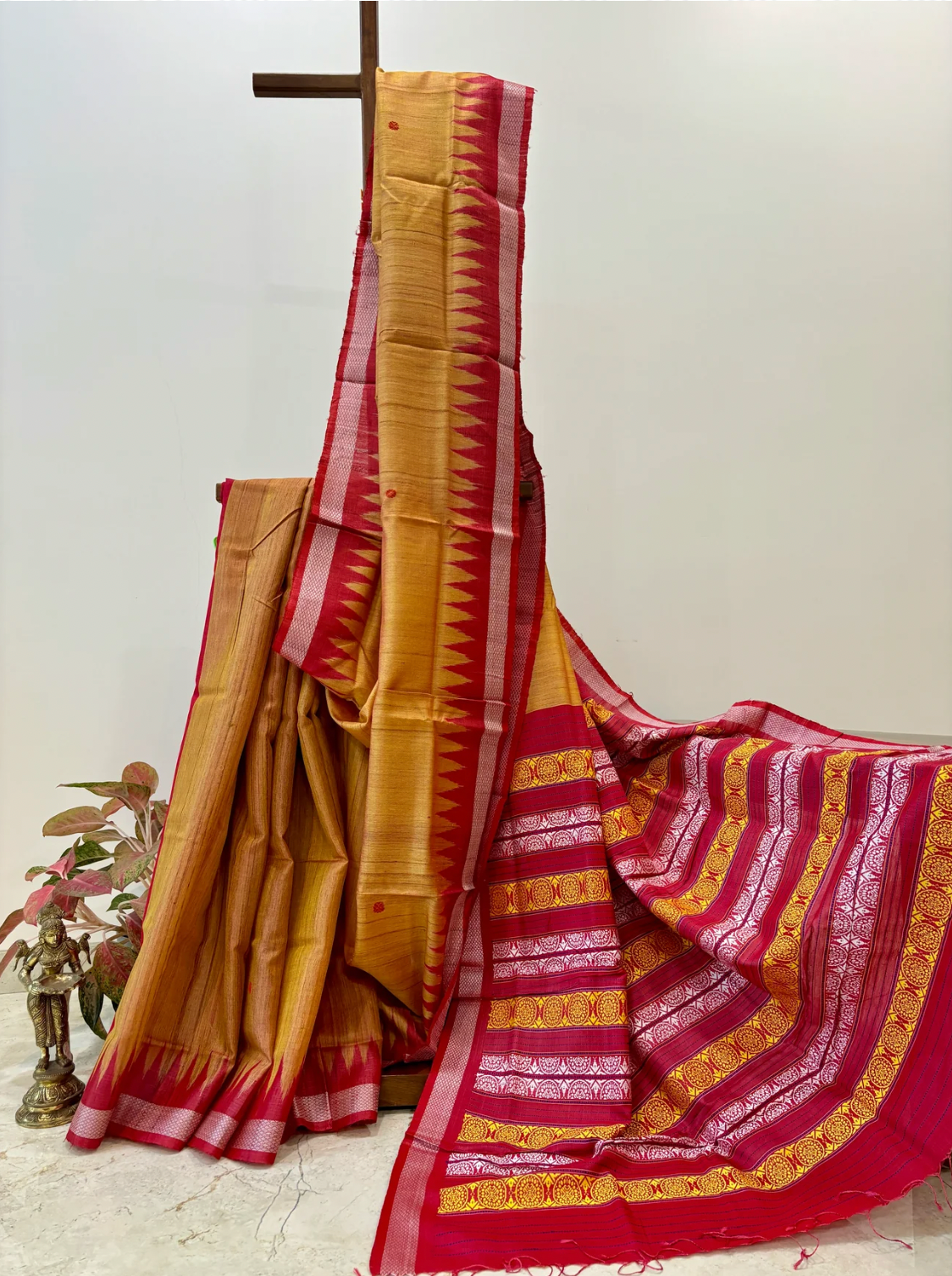 Tassar Silk Sarees: The Elegance of Nature’s Luxurious Fabric